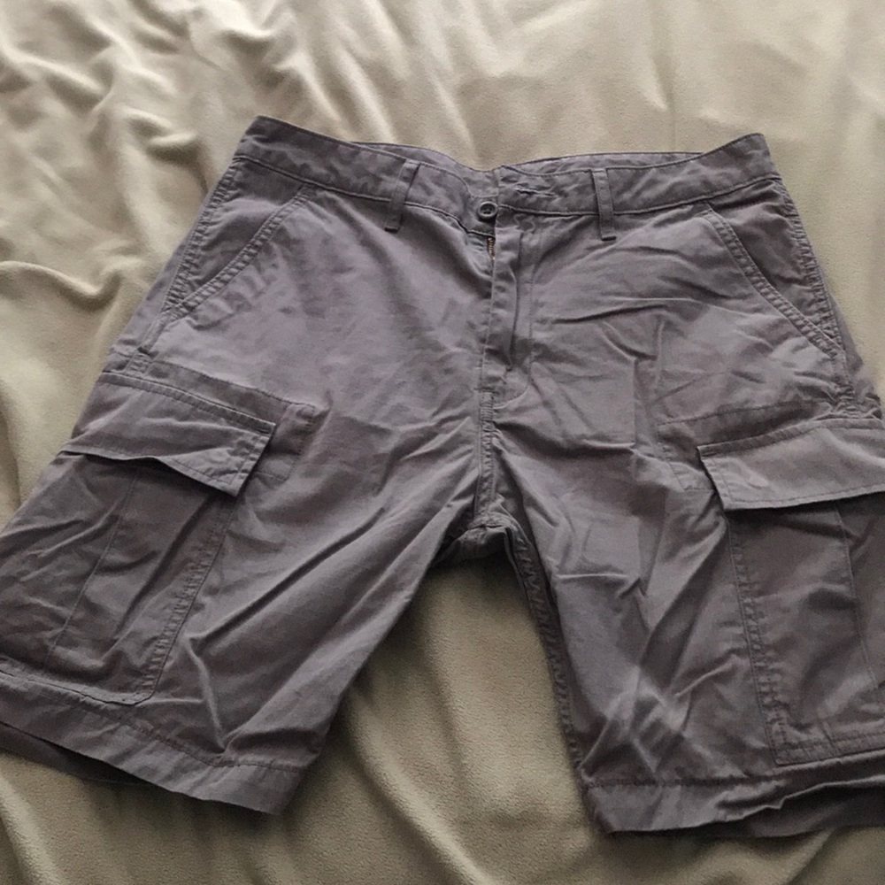 Men’s cargo shorts, size 31